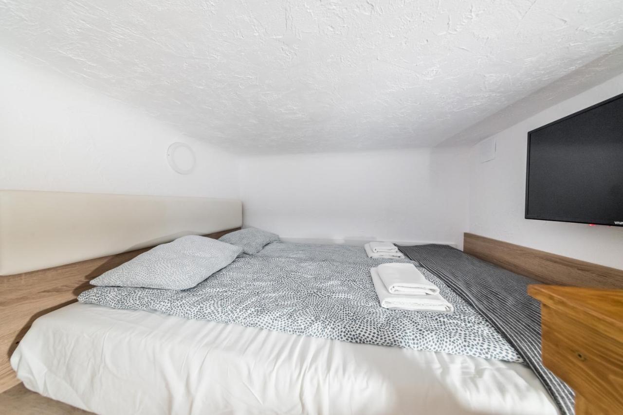 Micro Apartments 2,5 Qm - Najmniejsze Apartamenty Swiata 2,5 Mkw Krakow Dış mekan fotoğraf