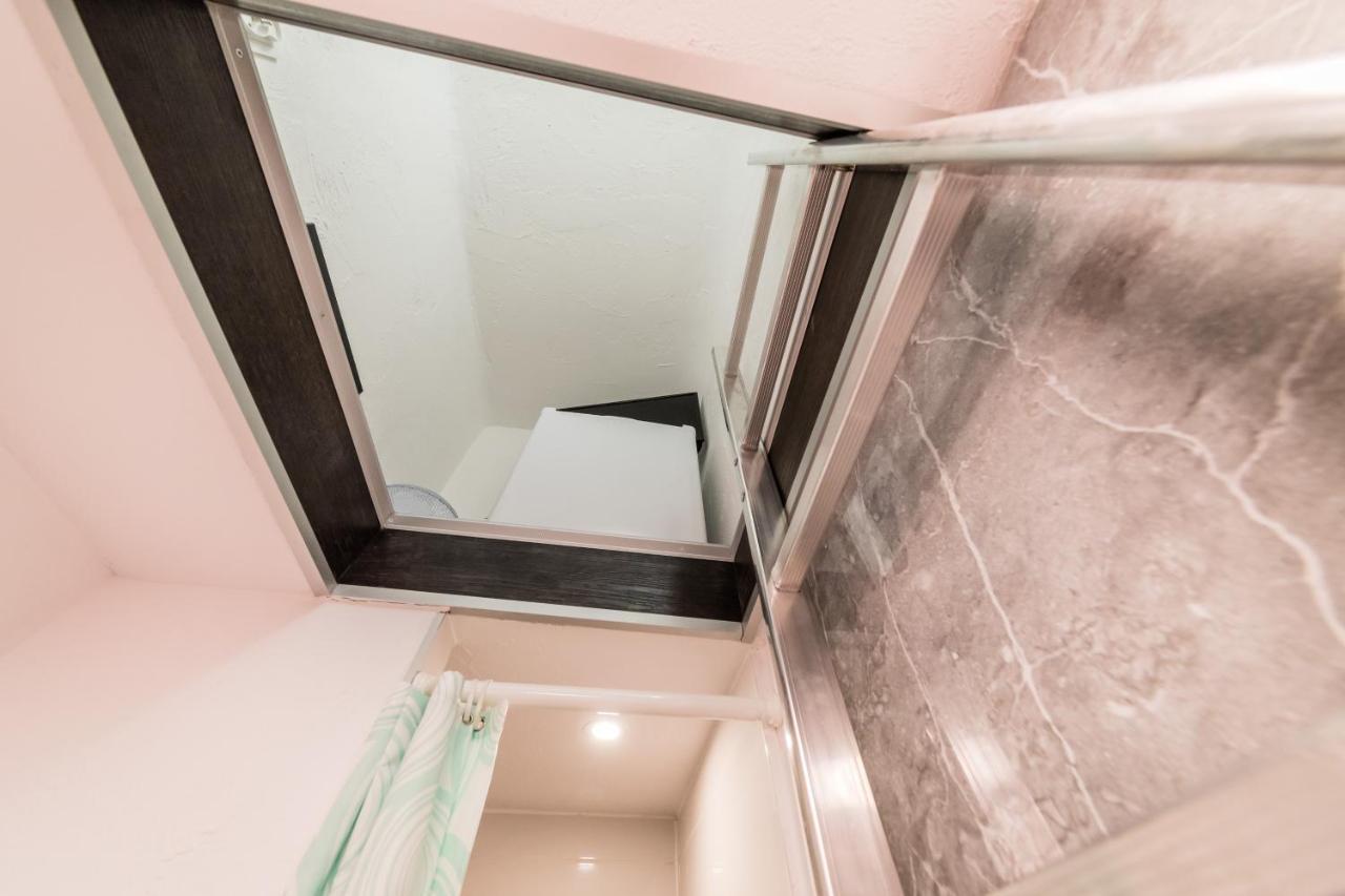 Micro Apartments 2,5 Qm - Najmniejsze Apartamenty Swiata 2,5 Mkw Krakow Dış mekan fotoğraf
